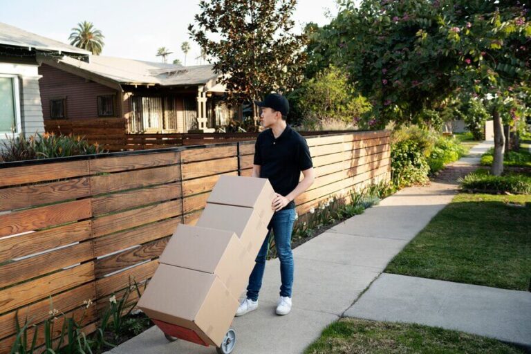 Need Movers in Barrhaven? Here’s How to Make Your Move Stress-Free [Top 5 tips]